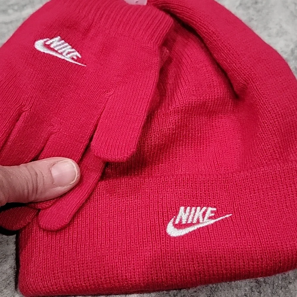 NWT Kids Nike Hat and glove set